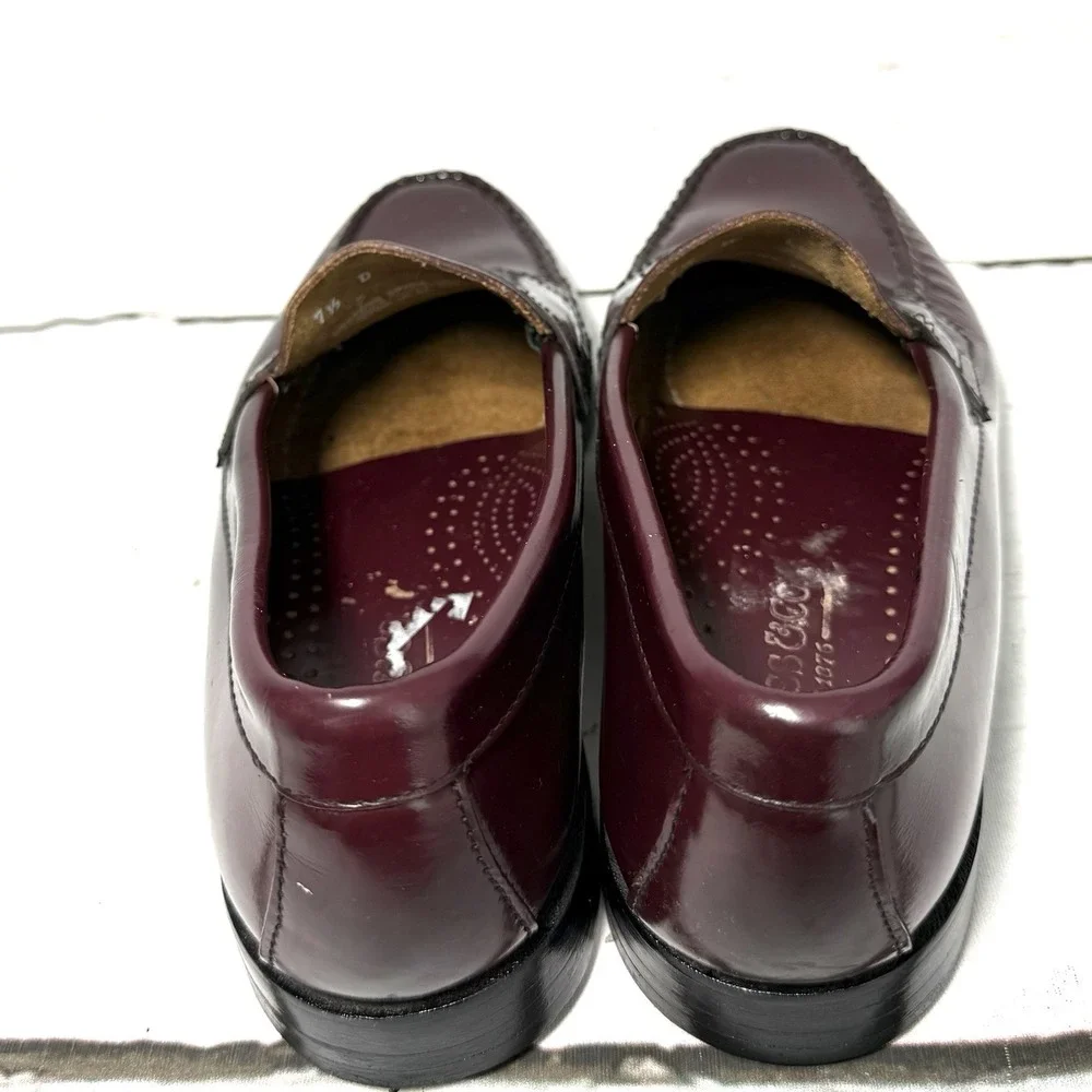 G.H. Bass & Co. natural details burgundy